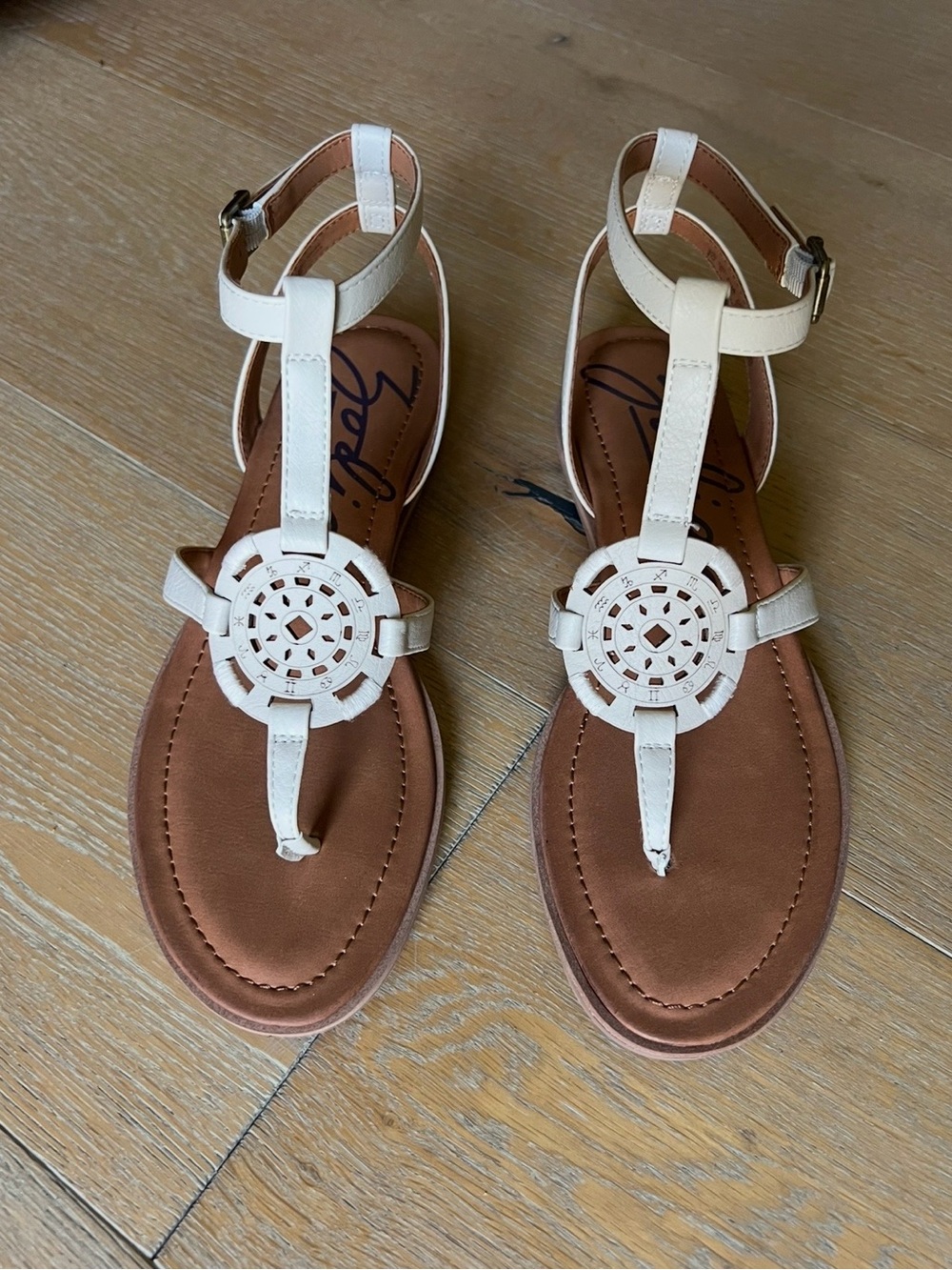 Zodiac Dream Catcher Sandal Women’s T-Strap Leather Sandals Off White